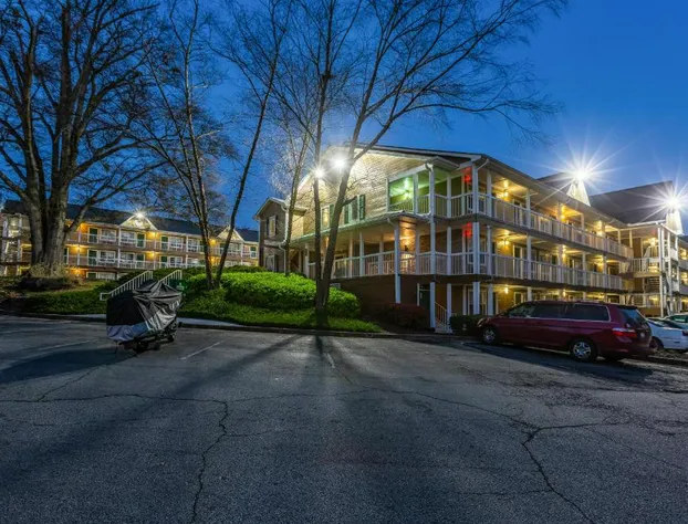 HomeTowne Studios by Red Roof Atlanta - Norcross Downtown hotel detail image 2