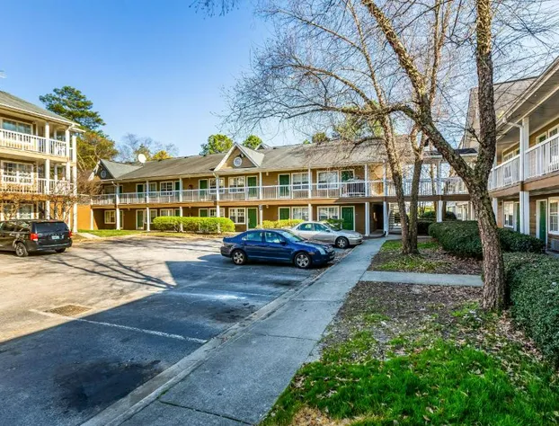 HomeTowne Studios by Red Roof Atlanta - Norcross Downtown hotel detail image 4