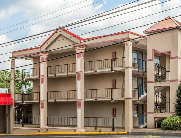 Econo Lodge Atlanta College Park hotel detail image 2
