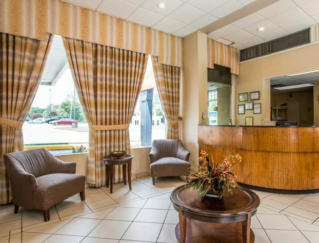 Econo Lodge Atlanta College Park hotel detail image 4