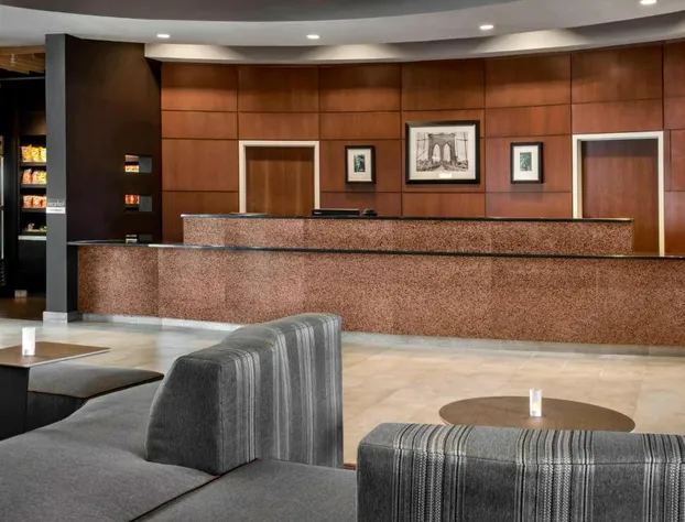 Courtyard by Marriott Newark Elizabeth hotel detail image 2