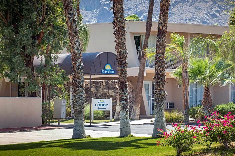 Days Inn by Wyndham Palm Springs hotel hero