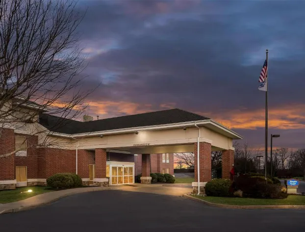 Hampton Inn & Suites Newtown hotel detail image 2