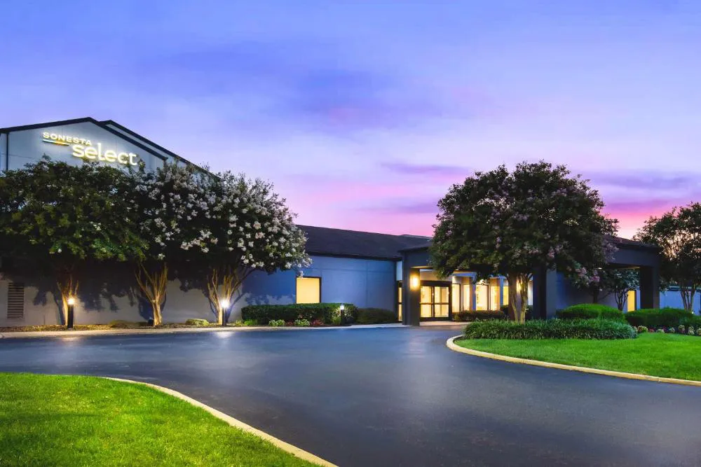 Sonesta Select Philadelphia Airport hotel hero