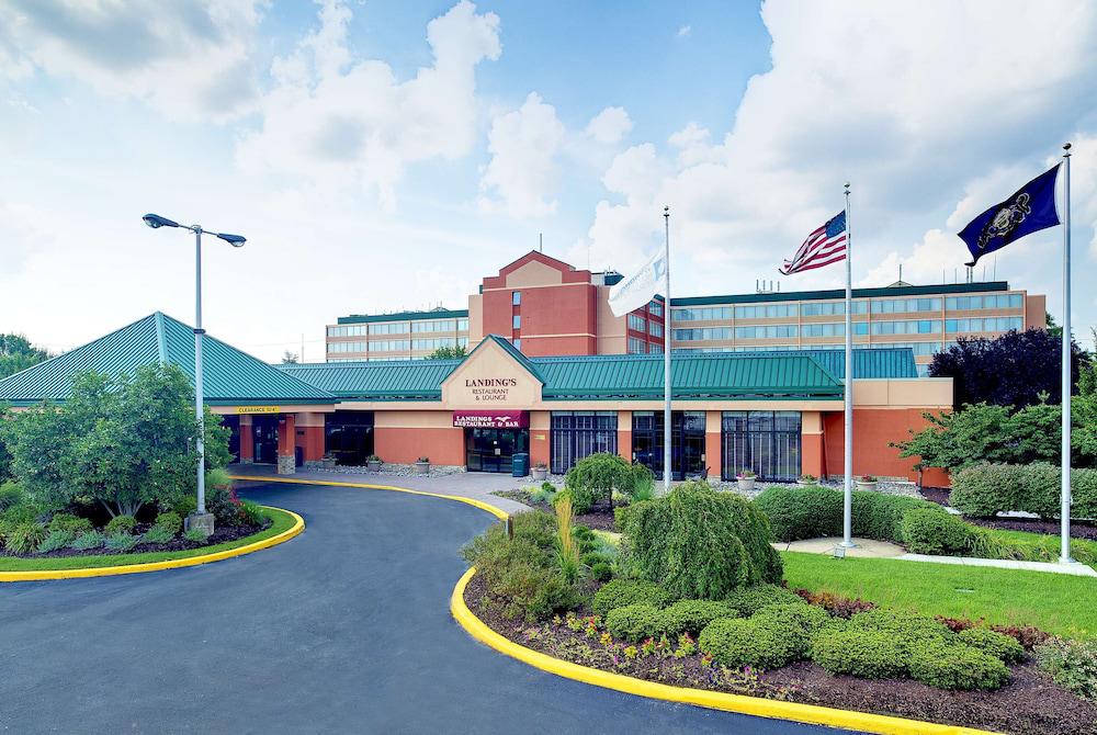 The Majestic Philadelphia Airport hotel hero