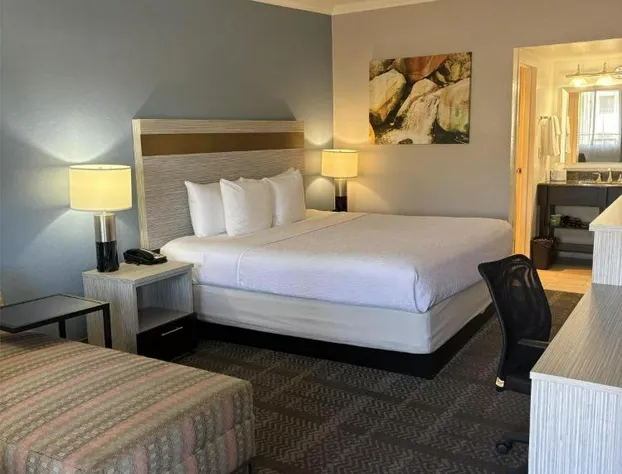 SureStay InnSuites Phoenix Hotel & Suites by Best Western hotel detail image 3