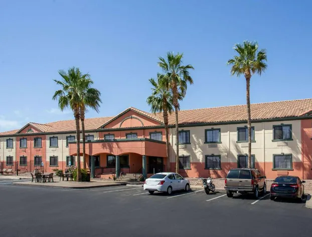 Baymont by Wyndham Phoenix I-10 near 51st Ave hotel detail image 1