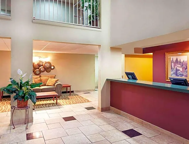 Super 8 by Wyndham Chandler Phoenix hotel detail image 2