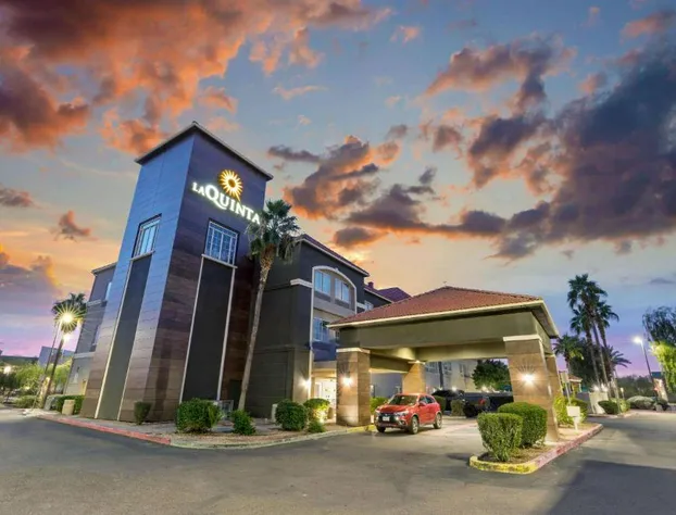 La Quinta Inn & Suites by Wyndham Phoenix I-10 West hotel detail image 1