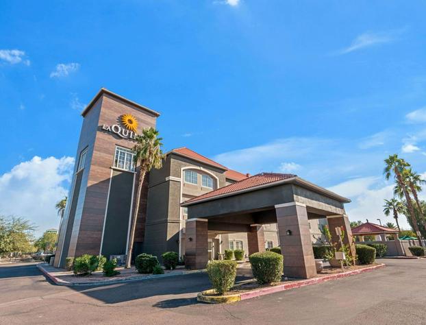 La Quinta Inn & Suites by Wyndham Phoenix I-10 West hotel detail image 1