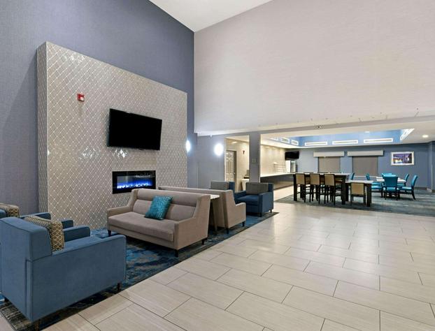 La Quinta Inn & Suites by Wyndham Phoenix I-10 West hotel detail image 3