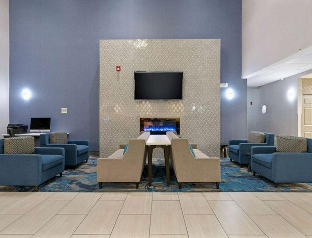 La Quinta Inn & Suites by Wyndham Phoenix I-10 West hotel detail image 4