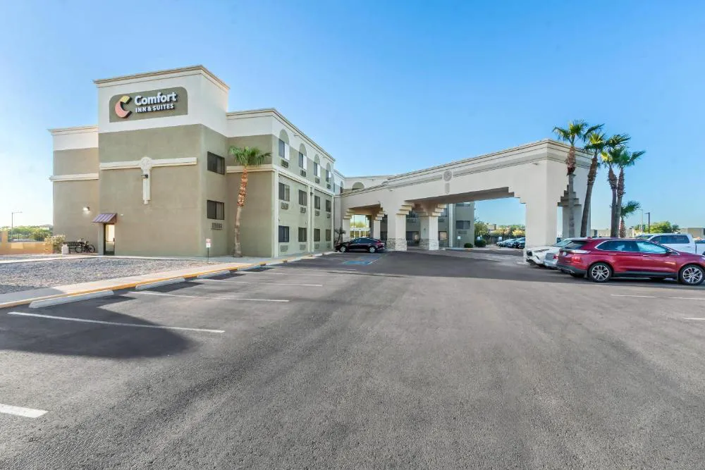 Comfort Inn & Suites Surprise Near Sun City West hotel hero