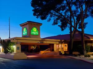 La Quinta Inn & Suites by Wyndham Phoenix North hotel detail image 4