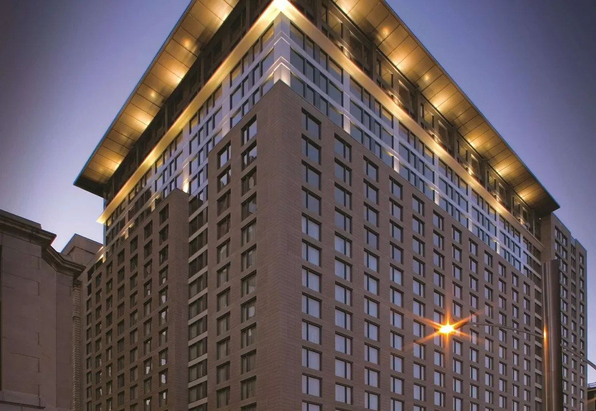 Embassy Suites Montréal by Hilton hotel hero