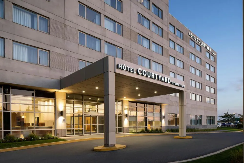 Courtyard by Marriott Montreal Airport hotel hero