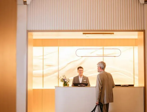 Montreal Marriott Chateau Champlain hotel detail image 2