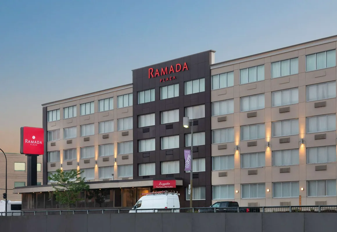 Ramada Plaza by Wyndham Montreal hotel hero