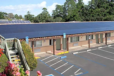 Days Inn by Wyndham Monterey-Fisherman's Wharf Aquarium hotel detail image 4