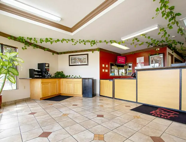 Red Roof Inn & Suites Monterey hotel detail image 3