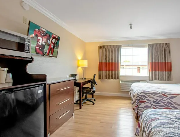 Red Roof Inn & Suites Monterey hotel detail image 4