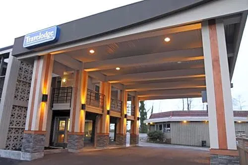 Travelodge by Wyndham Vancouver Lions Gate hotel detail image 2