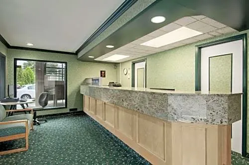 Travelodge by Wyndham Vancouver Lions Gate hotel detail image 4