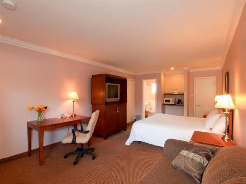 Travelodge By Wyndham Vancouver Lions Gate hotel detail image 3