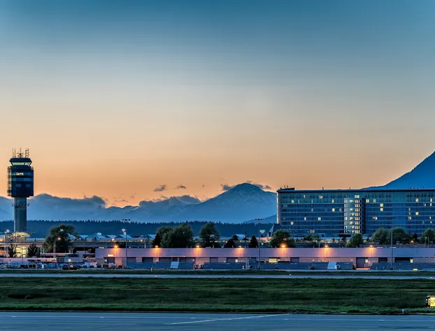 Fairmont Vancouver Airport In-Terminal Hotel hotel detail image 1