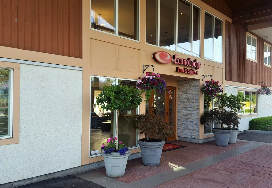 Econo Lodge Inn & Suites hotel hero