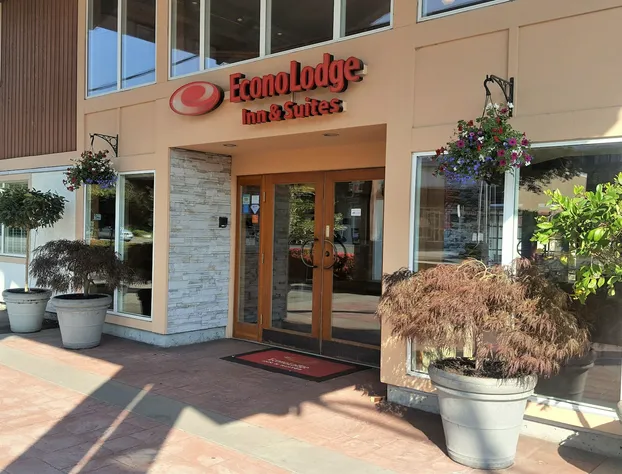 Econo Lodge Inn & Suites hotel detail image 2