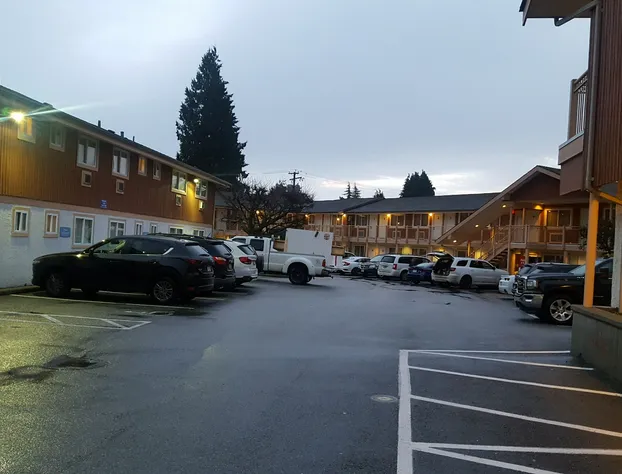 Econo Lodge Inn & Suites hotel detail image 4