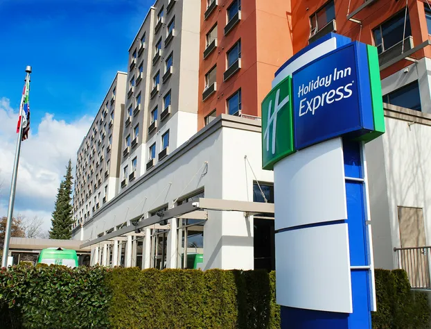 Holiday Inn Express Vancouver Airport Richmond by IHG hotel detail image 1