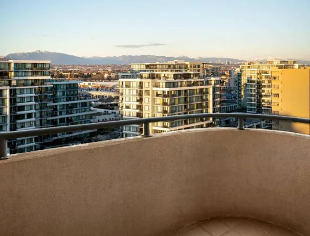 Vancouver Airport Marriott hotel detail image 3