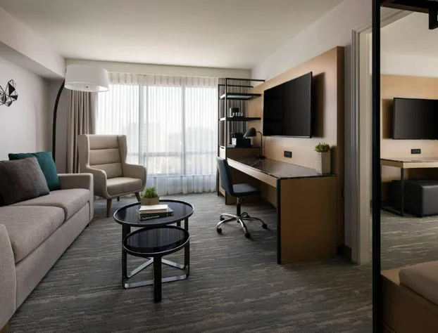 Vancouver Airport Marriott hotel detail image 2