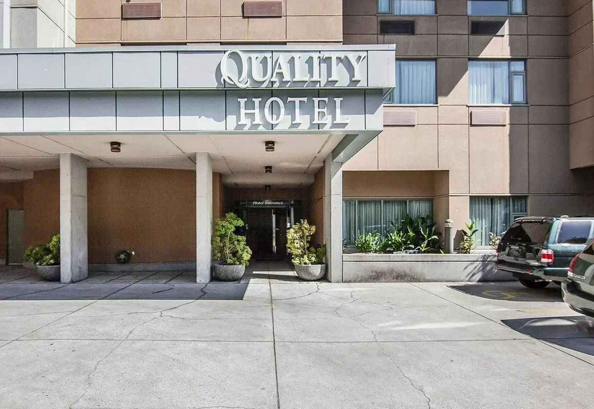 Quality Hotel Airport South hotel hero