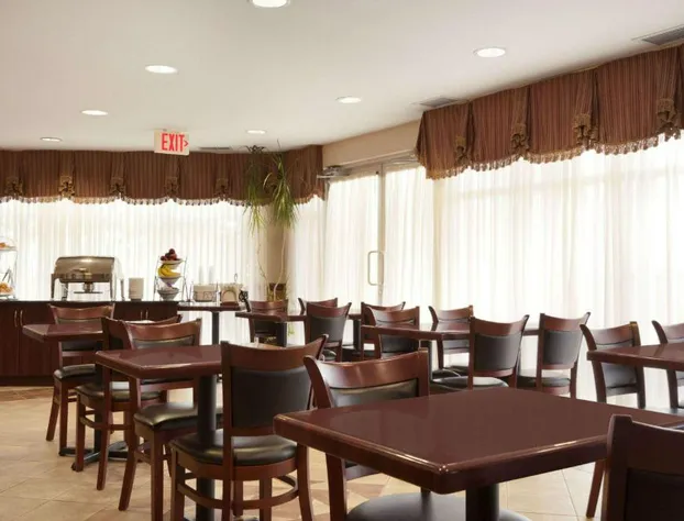 Days Inn & Suites by Wyndham Langley hotel detail image 3