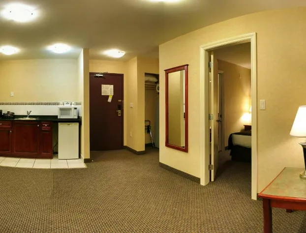 Days Inn & Suites by Wyndham Langley hotel detail image 3