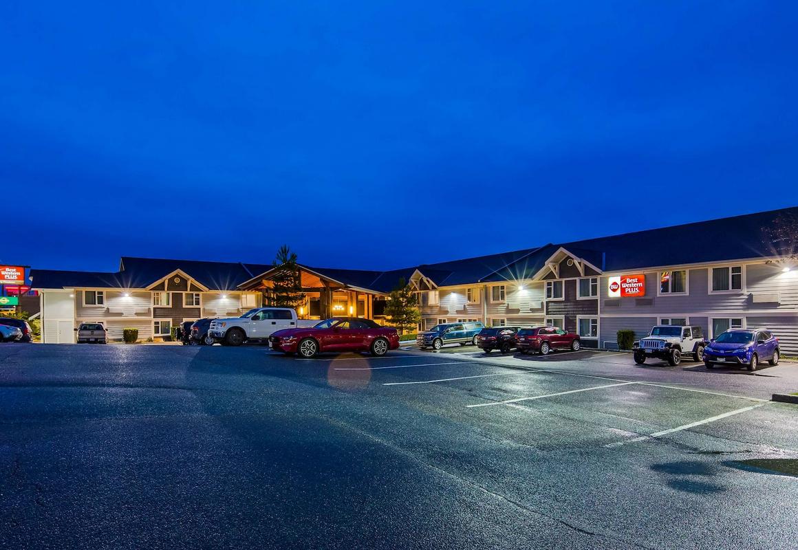Best Western Plus Country Meadows Inn hotel hero