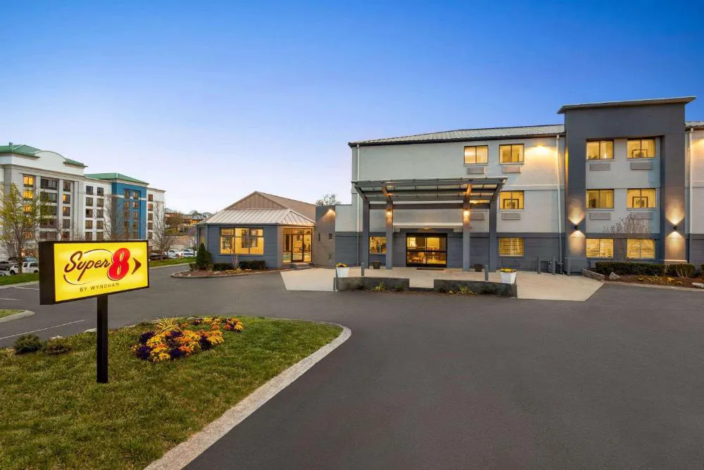 Luxe Studios hotel hero