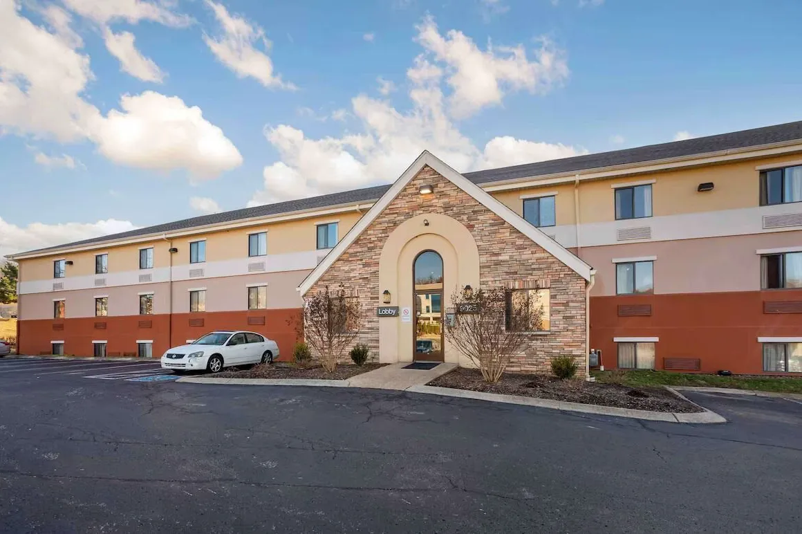 Suburban Studios Brentwood – Nashville hotel hero