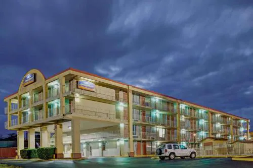 Super 8 by Wyndham Nashville Downtown hotel detail image 3