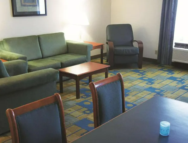 La Quinta Inn & Suites by Wyndham Nashville Franklin hotel detail image 2