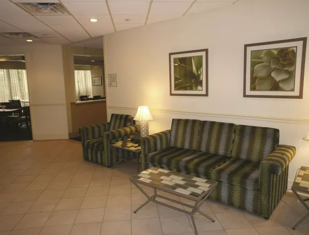 La Quinta Inn & Suites by Wyndham Nashville Airport/Opryland hotel detail image 4