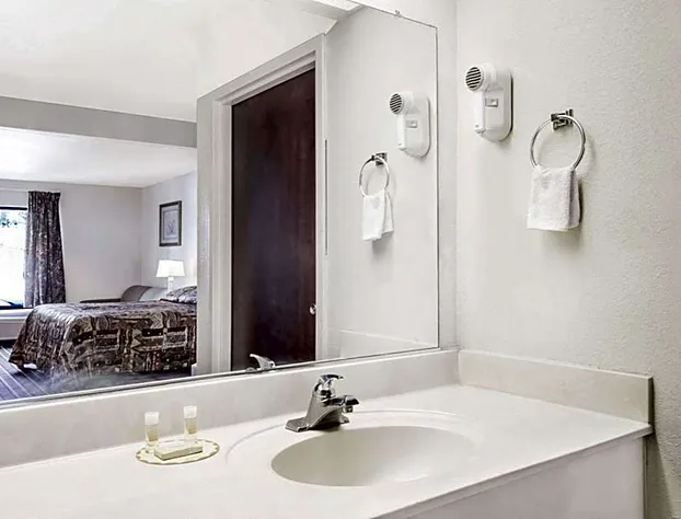 Brentwood Inn & Suites hotel detail image 2