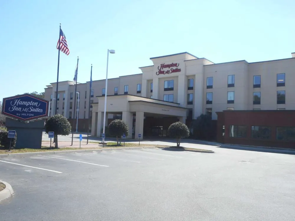 Hampton Inn & Suites Norfolk-Airport hotel hero