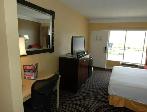 Ambassadors Inn & Suites hotel detail image 4