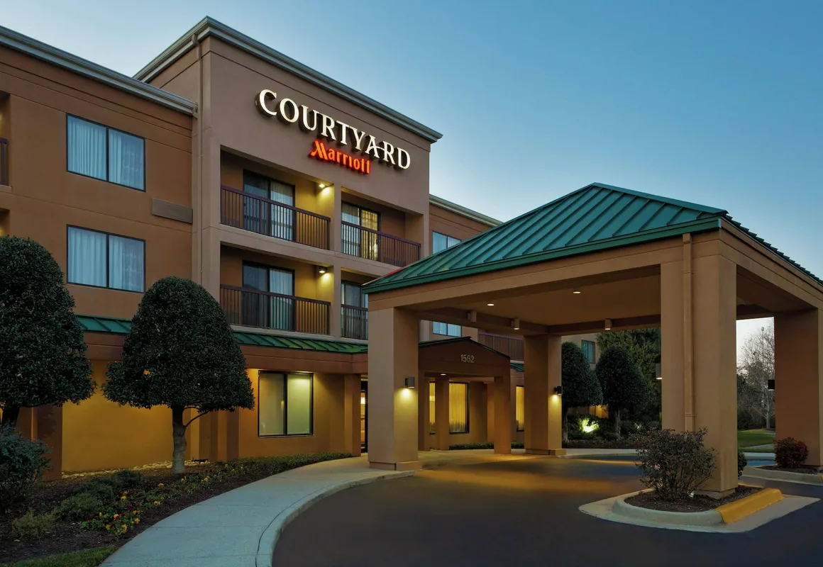 Courtyard by Marriott Chesapeake hotel hero