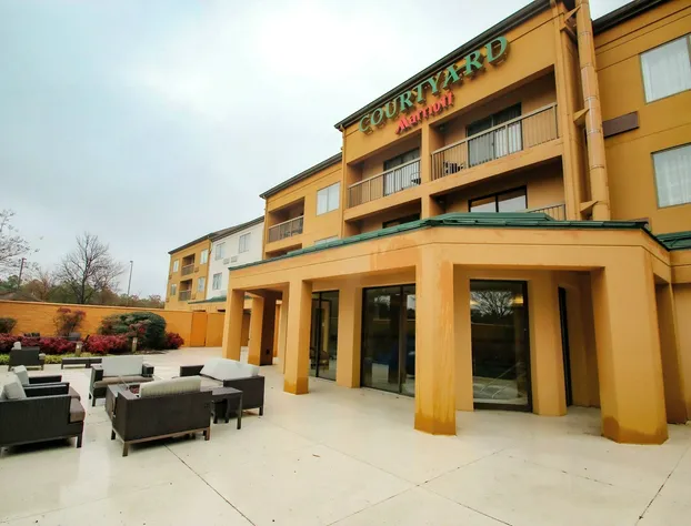 Courtyard by Marriott Chesapeake hotel detail image 1