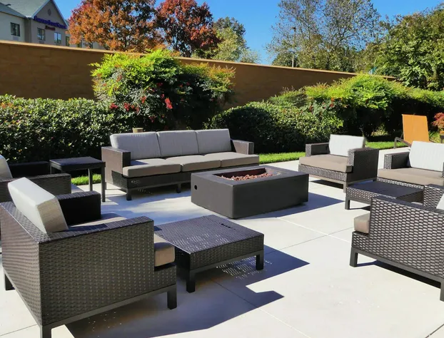 Courtyard by Marriott Chesapeake hotel detail image 2